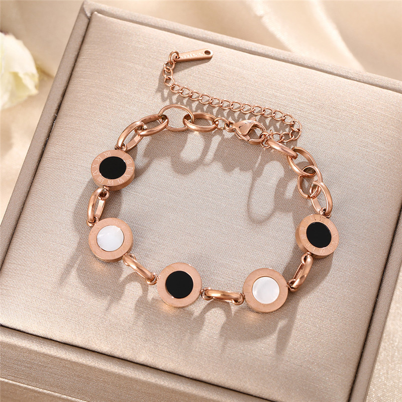 HOT 316L Stainless Steel Black And White Fritillaria Roman Round Plate Elegant And Charming Golden Gril Bracelet Evening Jewelry