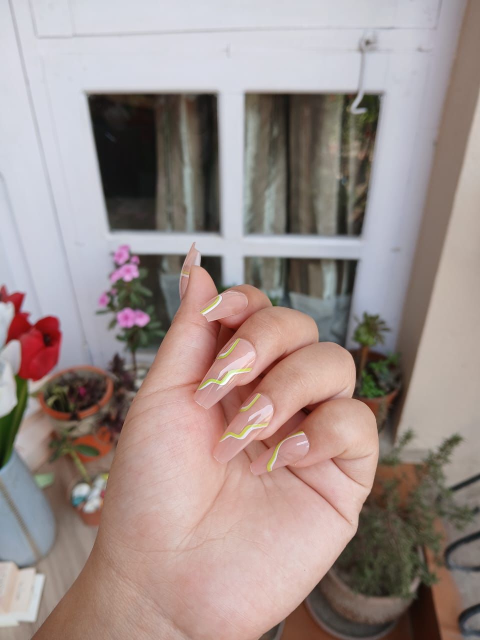24 Piece Excellent Quality Press On Nails / Artificial Nails For Everyday Wear With Small Manicure Set