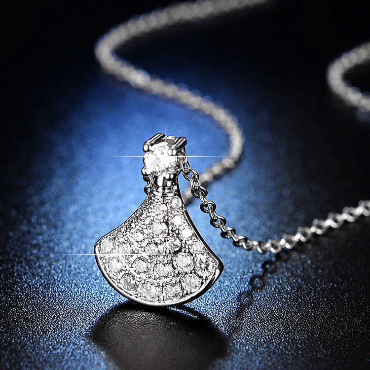 【New arrival】Imitation Moussan Diamond Plated 18K Gold Small Fan Necklace Women's Small Skirt Pendant Direct Selling