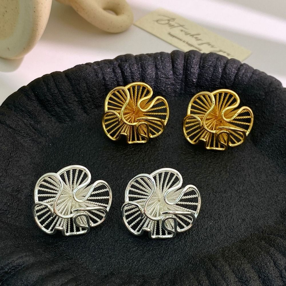 Casual Pleated Design Hollow Flower Earrings Hypoallergenic Fashion Jewelry Stud Earrings Simple Style Vintage Earrings Office Wear