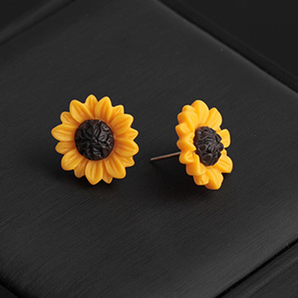 For Women Sunflower Earrings Stylish Golden Lovely Daisy Flower Ear Studs Trendy Charming Golden Ear Studs for Daily Wear Party Accessories Gift For Her Spring/Summer Fashion