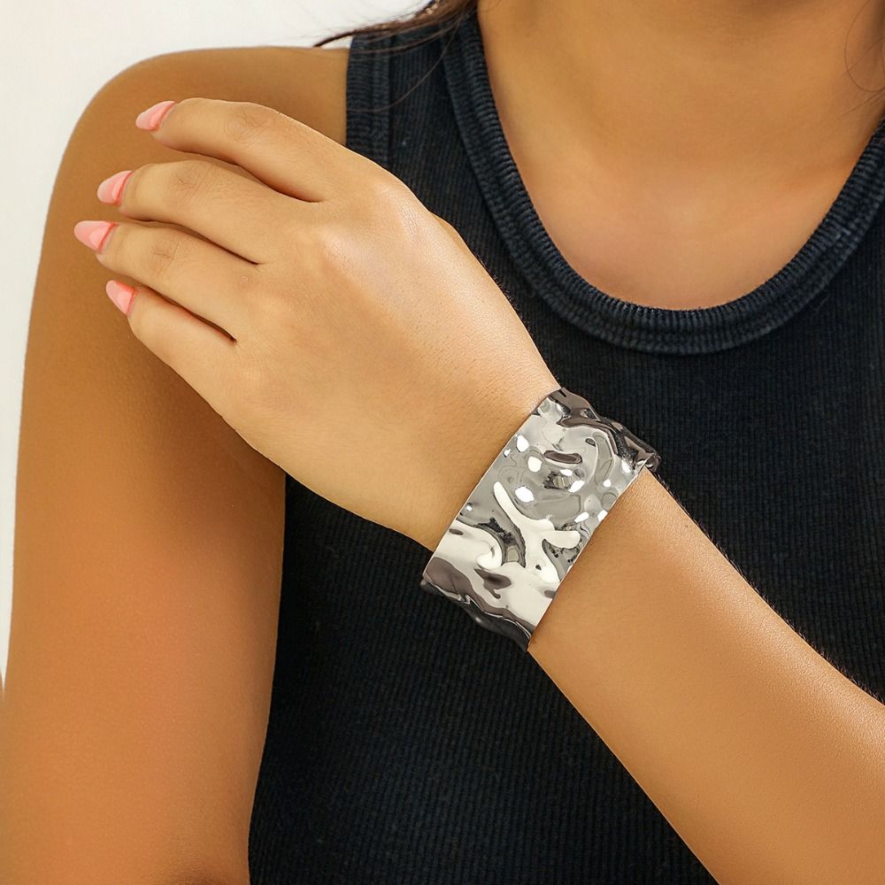Simple Metal Hollow Leaf Flower Bracelet Openings Europe American Style Wide Bangle Bracelet Minority Design Cuff Bangles Women