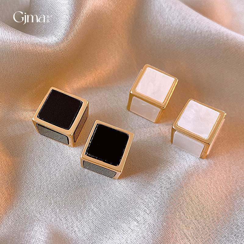 【New arrivals】Silver Needle Retro Black and White Three-dimensional Square Earrings New Geometric Creative Earrings Fashion Design High-end Earrings for Women