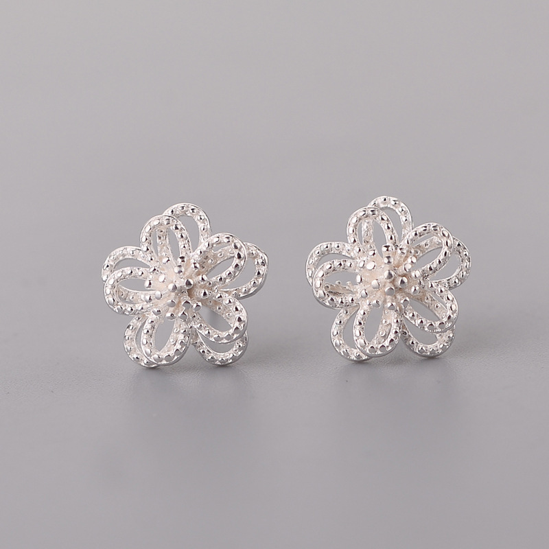 【Special offer】Xinqi Jewelry Daisy Flower Earrings Women's Fashionable Simple Artistic Sweet Earrings White Copper Hollow Flower Earrings