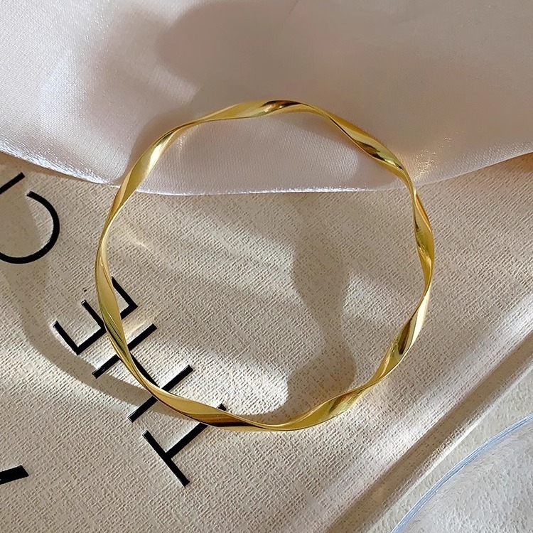 18K gold Mobius ring bracelet women's new light luxury niche plain circle exquisite twist bracelet titanium steel does not fade