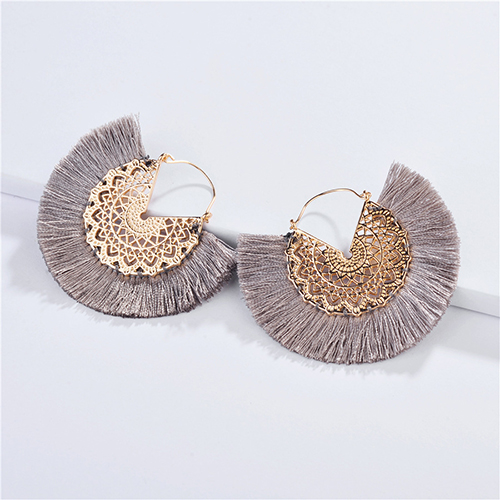 【Hongtai Store】Boho New Tassel Earrings Wos Ethnic Metal Hollow Statet Multicolor fringe Dangle Earring Jewelry 2023