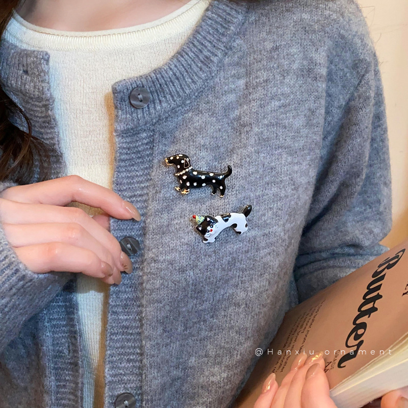 Dripping oil kitten butterfly brooch niche fashion cartoon cute coat pin corsage women's high-end temperament chest ornament
