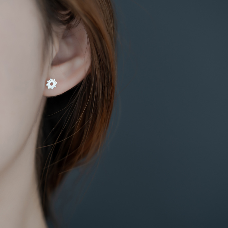 【Special offer】Japanese and Korean Style Fresh Sunflower Earrings Women's Niche Simple Flower Earrings Elegant All-match Mori Mini Earrings