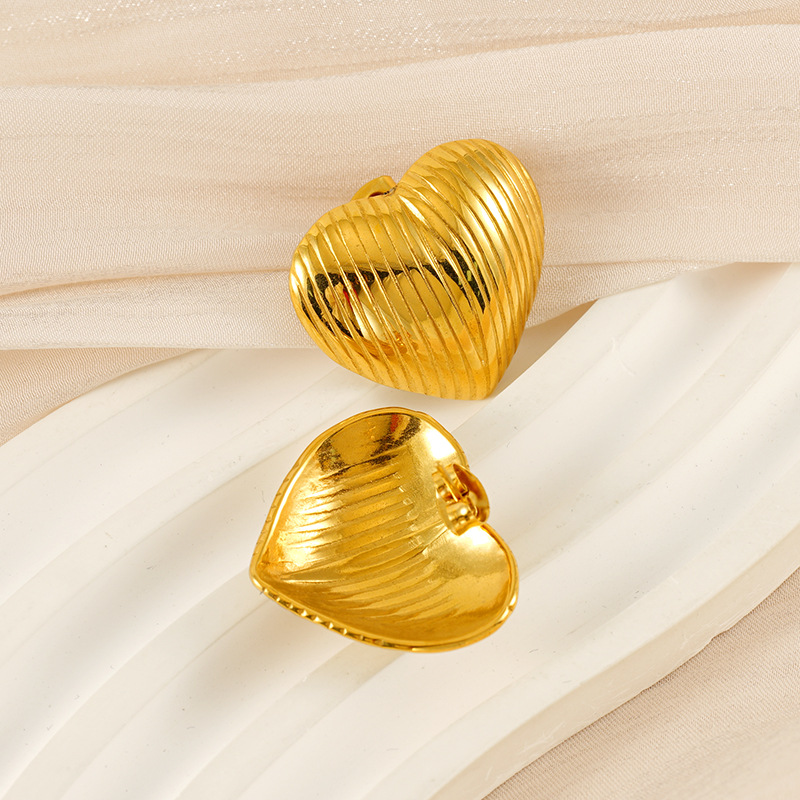 designs】2024 Striped Love Stud Women's 18K Plating Light Luxury Niche Design High-grade Titanium Steel Earrings