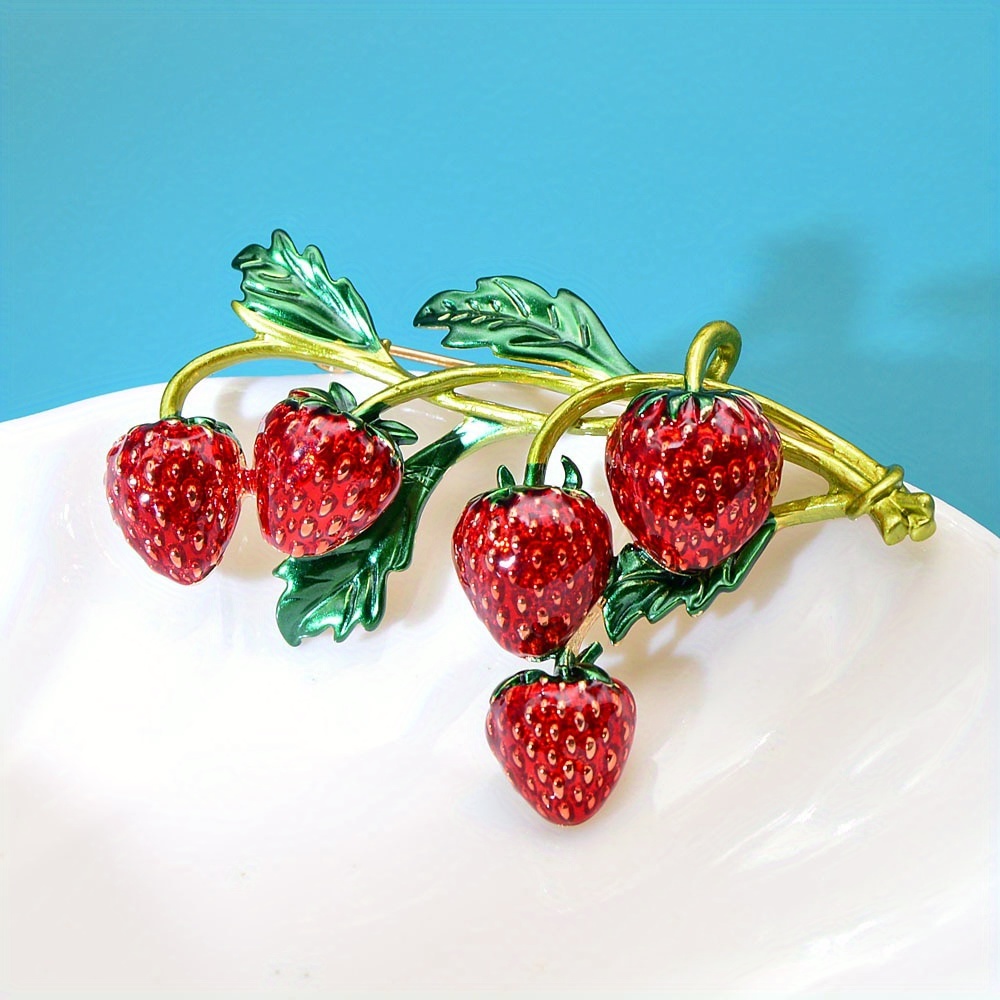 Red Enamel Strawberry Brooches for Women Red Color Pin Brooch Plant Design Cute High Quality Jewellry Summer Style