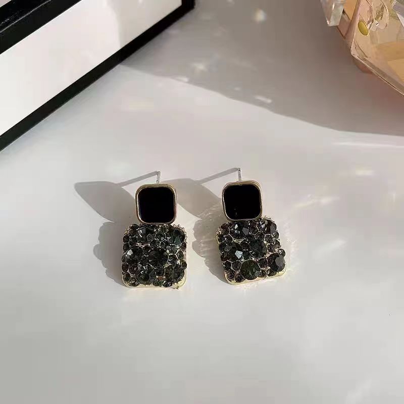 【New arrivals】Summer Black Earrings Women 2024 New Fashionable Style Elegant Elegant Design Light Luxury Earrings
