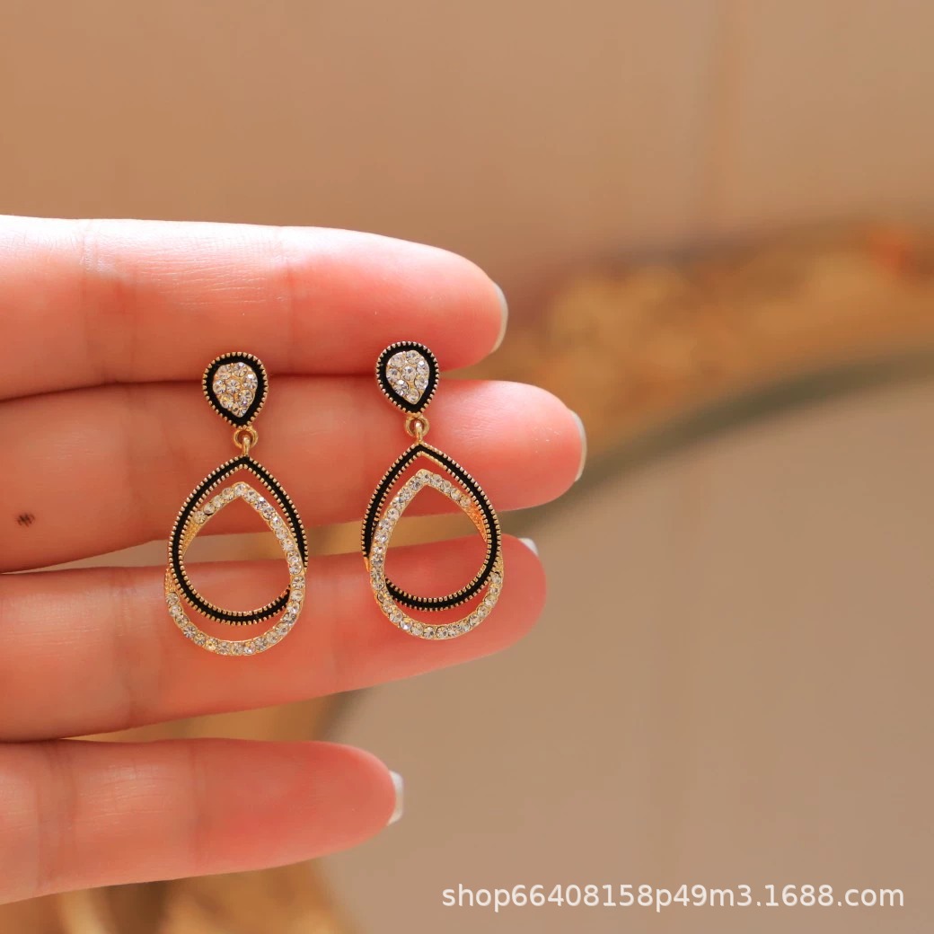 【Fashion-forward】Exaggerated metal earrings new earrings design sense earrings for women