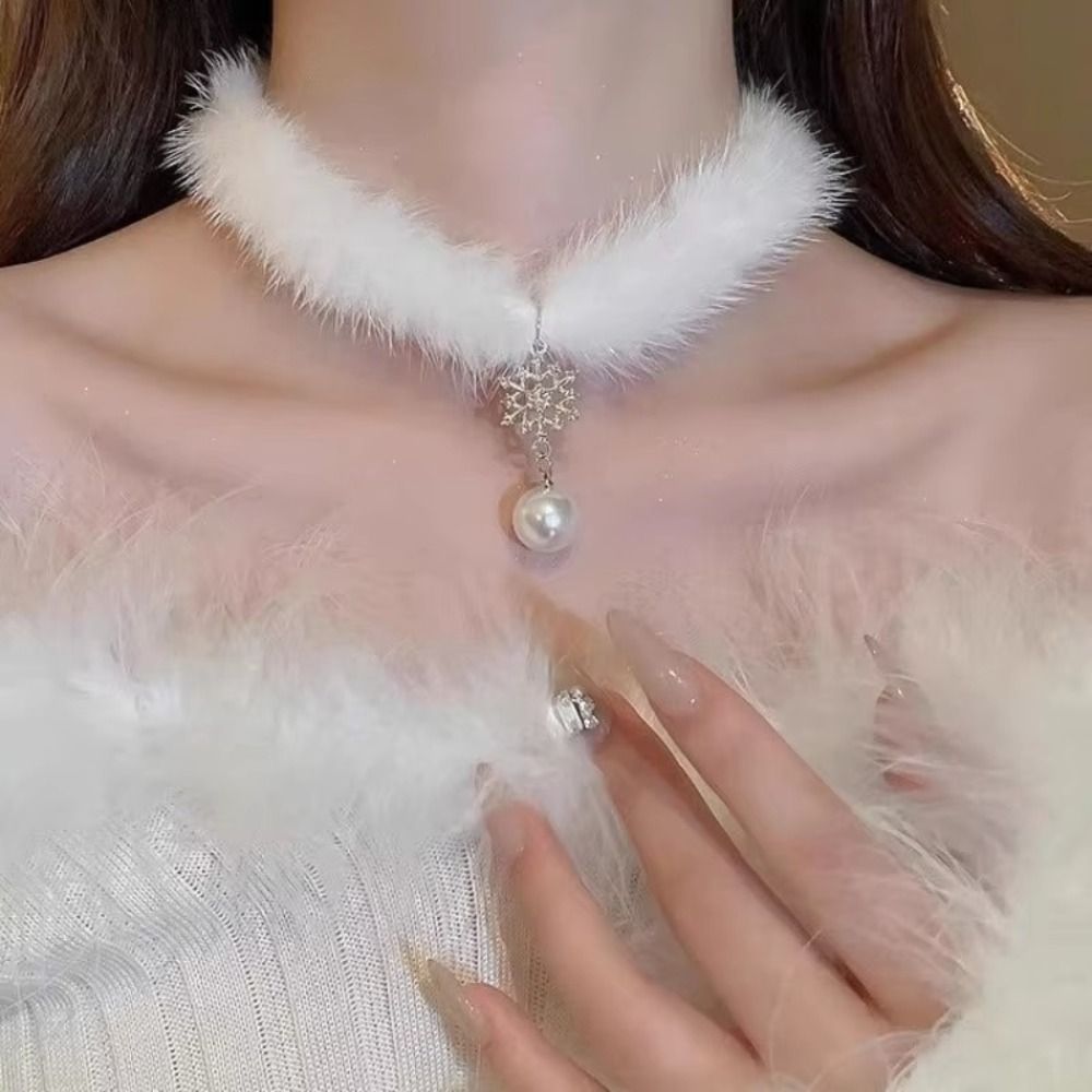 New Feather Snowflake Choker Sweet Elegant Pearl Necklace Gift Plush Collar Winter