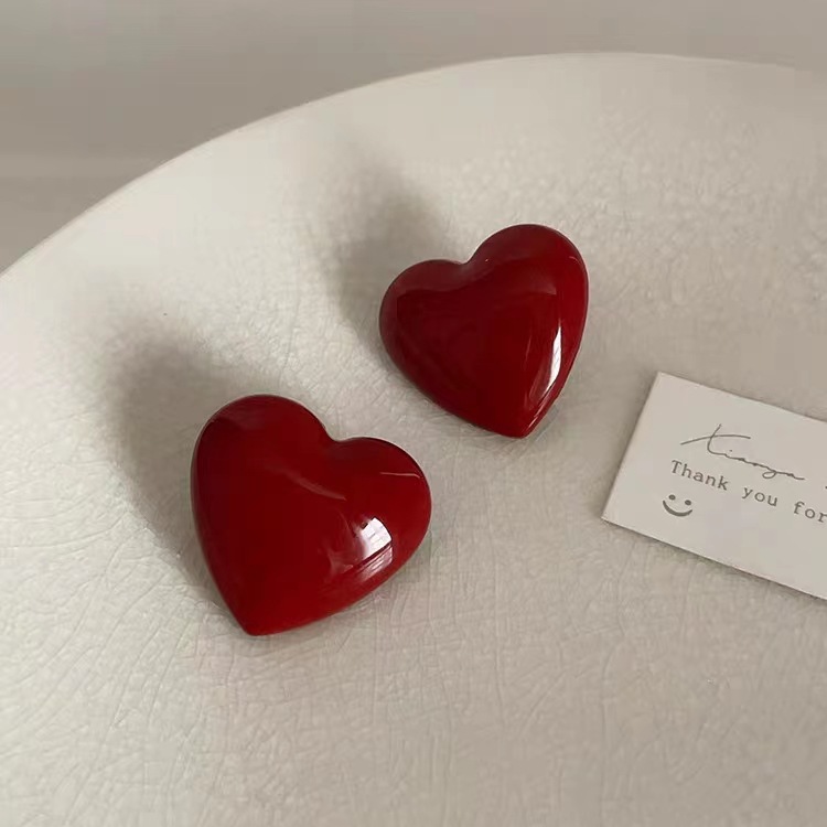 【Good sharing!】925 Love Stud Earrings Design Solid Color Full Retro Ins Elegant Peach Heart Silver Pin Earrings Cute High-end Earrings for Women