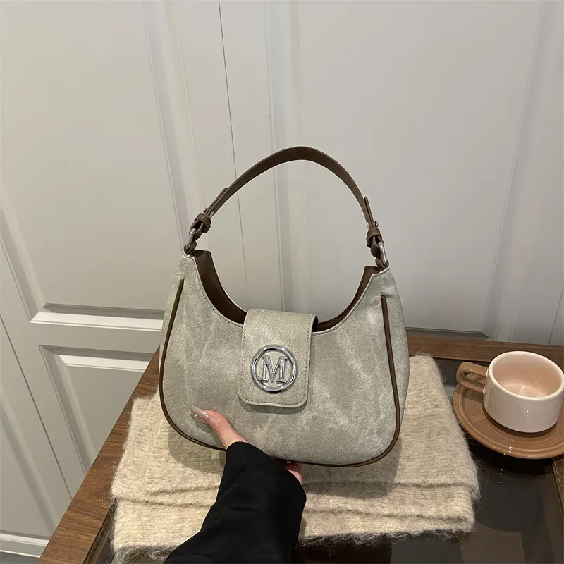 Highly stylish niche design women's bag, new winter model, popular online shoulder bag, underarm bag, small square bag