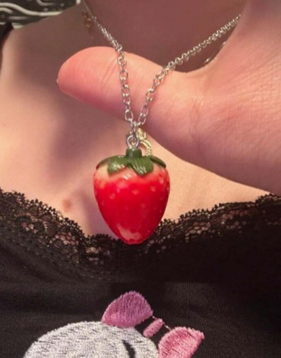 1 Piece Cute & Elegant Red Strawberry Pendant necklace, Drop Shaped Fashion Necklace - Best Gift For Your Sweetie Pie