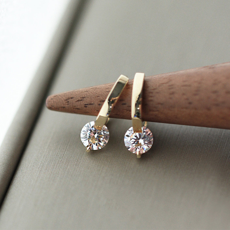 1 Pair Japanese Exquisite Temperament Simple and Versatile Elegant Single Diamond Earring
