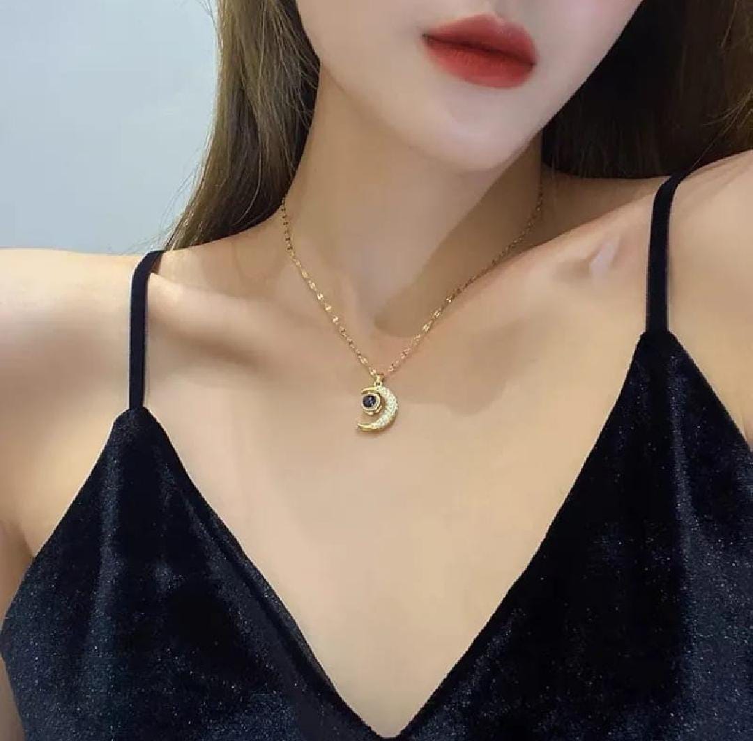 Diamond-Encrusted Moon Projection Necklace for Women Luxury Fashion Elegant I Love You in 100 Languages Stainless Steel