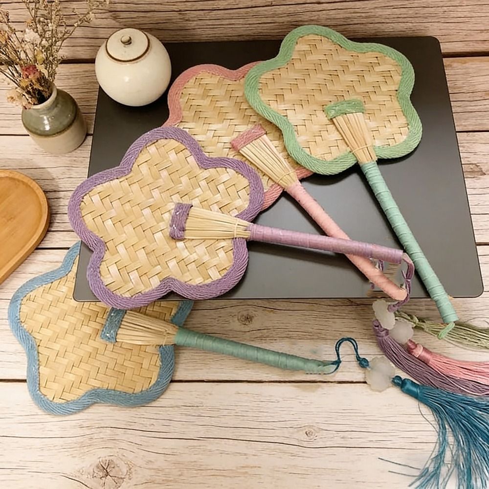 Cute Colorful Edging Retro Floral Straw Fan Portable Comfortable Handle Hand Cranked Futon Fan Ornaments with Tassel Summer Cooling Fan Home Decor
