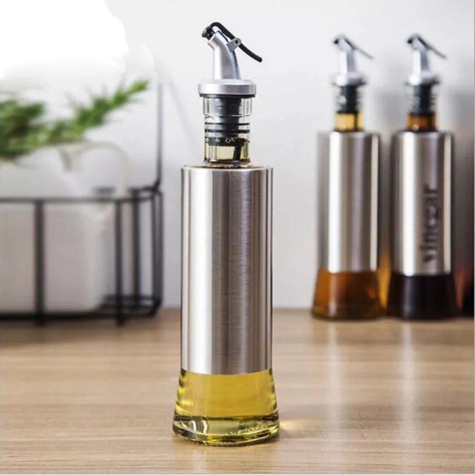 600 ml Size Large Size Steel and Glass with Silicone Grip Cap Auto Shut Oil / Liquid Pourer
