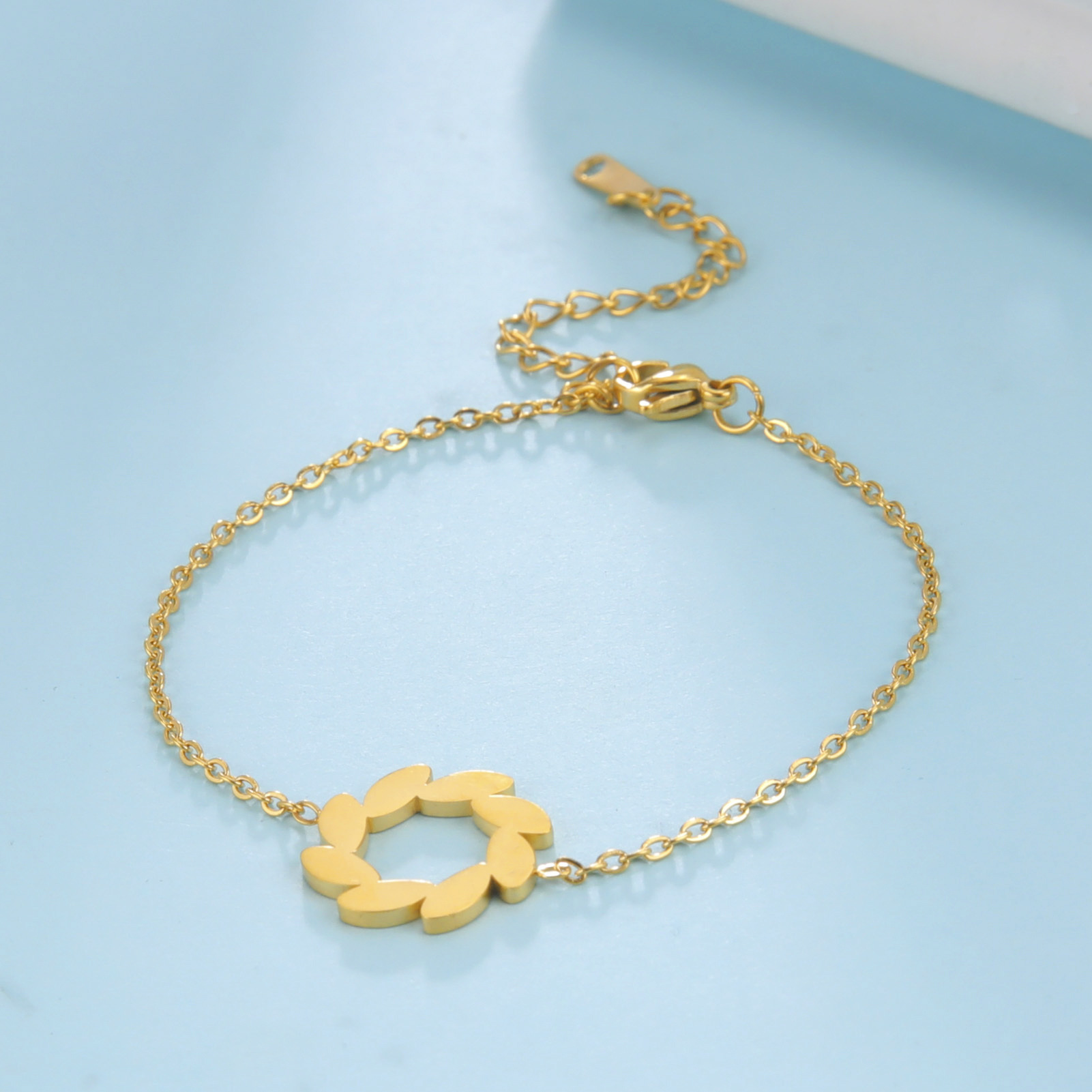 【New Arrivals】Cross-border Hot Selling Japanese and Korean-style Light Luxury Sweet Style Plated 18K Real Gold Stainless Steel Spiral Flower Pendant Women's Foot Chain Pendant