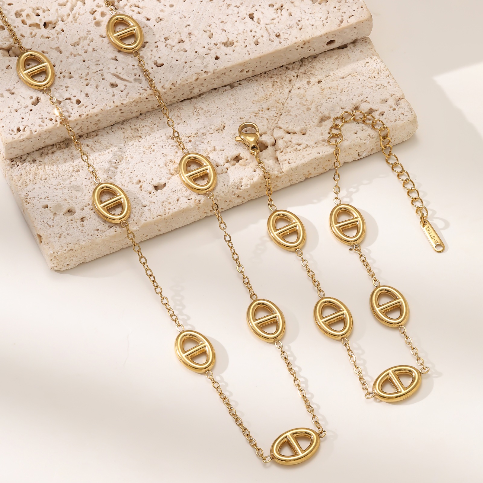 New pig nose Japanese stainless steel bracelet light luxury fashion plated 18K real gold non-fading necklace set wholesale