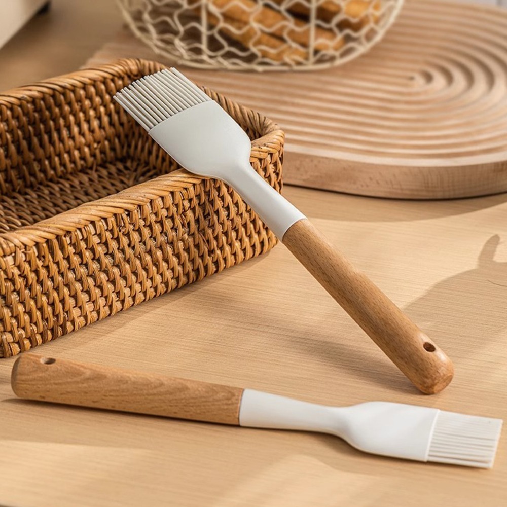 2Pcs Practical Silicone Basting Brush with Wooden Handle White Oil Brush Easy to Clean Durable Pastry Brush Cooking Baking Grilling