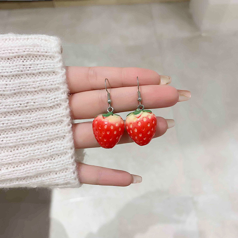 【New arrivals】Sweet Strawberry Earrings Small Design Sense Cute Ear Hanging Personalized Daily Student Ear Clip Without Ear Holes