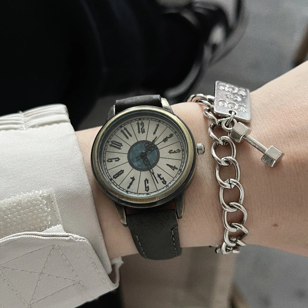 【Innovative design】Hong Kong Style Retro Roman Watch Men and Women British Style Japanese and Korean Simple College Vintage Nostalgic
