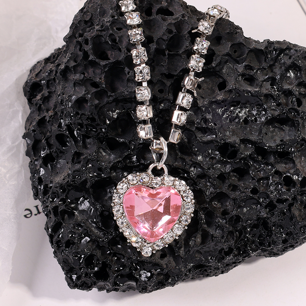 Pink Heart Pendant Necklace for Women Lovers Rhinestione Clavicle Chain Chocker Female Cute Crystal Moonstone Jewlery Gifts